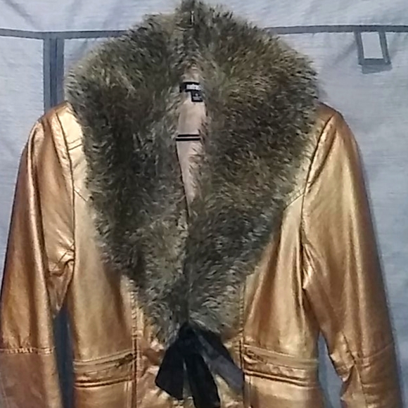 Faux fur stole - Picture 3 of 3